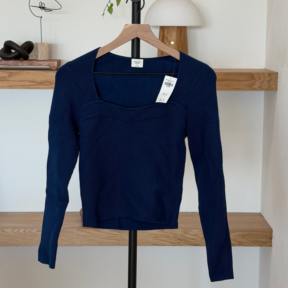 NWT Abercrombie & Fitch Long Sleeve Ottoman Sweetheart Top - Blue - M